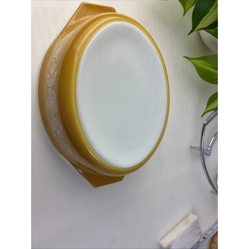 PYREX Butterfly Gold 043 1.5 Qt Oval Casserole w/ Lid & Cradle Vintage 70s